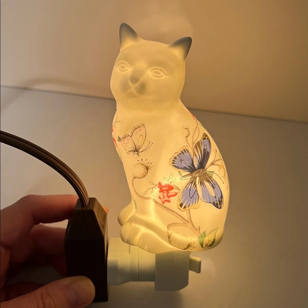 Adeline. Cat Night Light. Porcelain Kitten Butterflies 🦋 and Flowers 🌺 NWOT